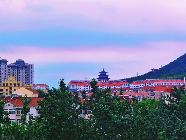 跟着男朋友到了烟台生活了一年了，说实话，我羡慕烟台的生活