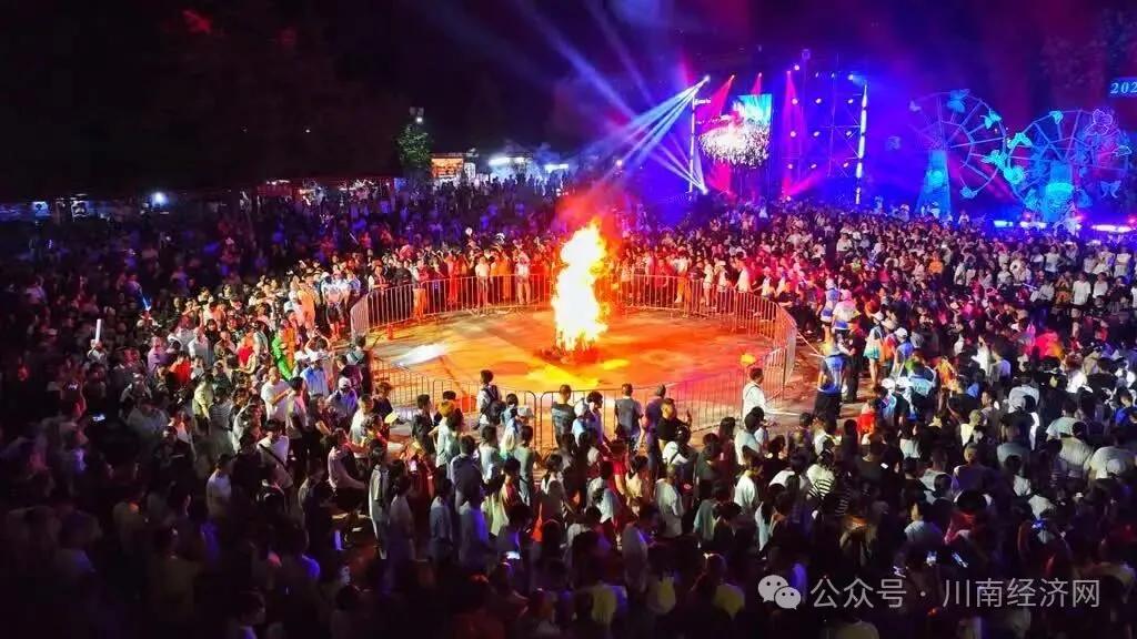 演绎千年苗乡风韵 2026箭竹苗家风情节盛大开幕(图8) 演绎千年苗乡风韵 2026箭竹苗家风情节盛大开幕(图8)