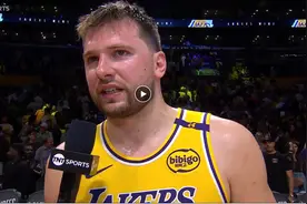 惨烈！湖人1比1扳平比分赛后还有2个坏消息：老詹客串中锋太累了图片