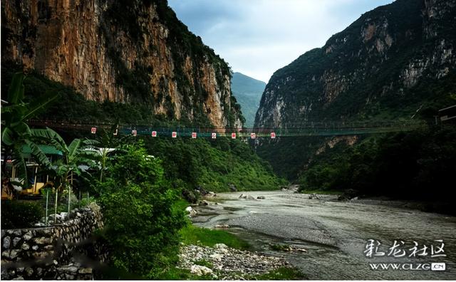 在尼珠河与山水私语。