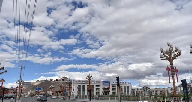 中国为何耗费30年时间，在距印度不足百公里的无人区建一座城市？