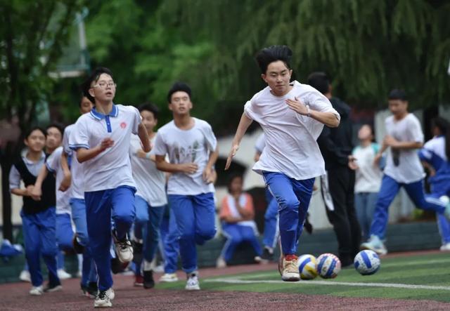 毁掉一名初中生，最快的方式：2个字！
