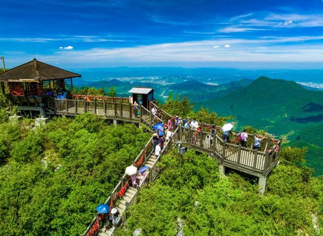 金佛山邀重庆工业职业技术大学（南川校区）全校师生解锁山水美景~