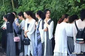 横店20万群演现状：裸体一天赚3000，美女泛滥成灾，光棍懒汉遍地图片