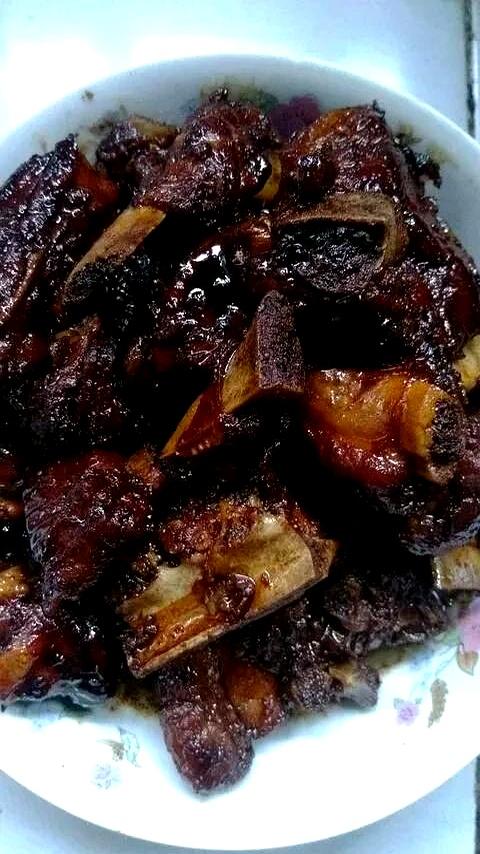 我公公有退休金，在家牛皮哄哄，我过门后炒几个菜，他一口都没吃