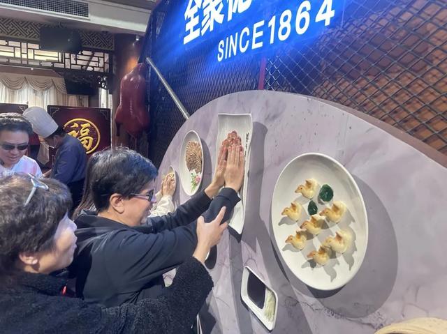 多维感知中轴线 视障朋友 “触摸” 北京历史温度