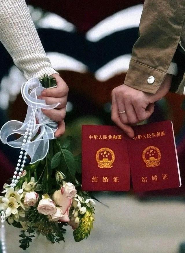 专家彻底错了! 生育率暴跌的祸首不是房价, 而是我们落下的那张土炕