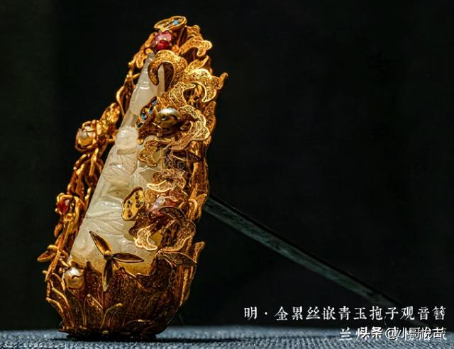 绝世之宝—被李自成所杀的肃王的王妃供奉—金累丝嵌青玉抱子观音
