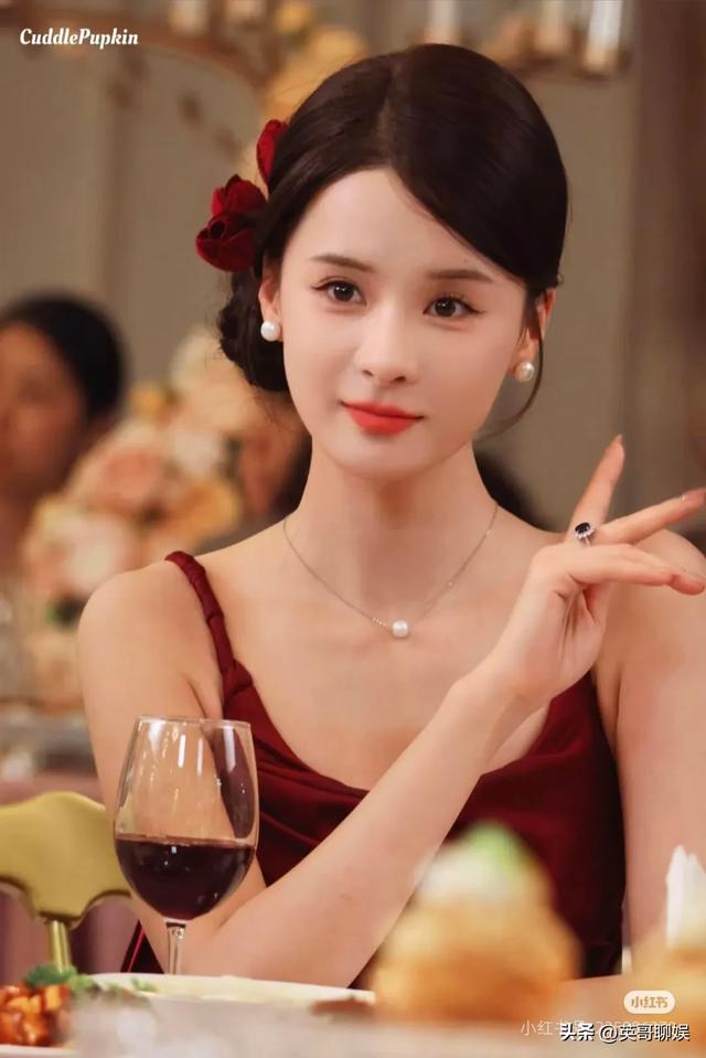 看似「清纯」实则“风骚”的四个短剧女演员，妖艳绝不输“妲己”