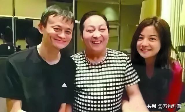 “封杀	”4年后	，49岁赵薇财力现状被扒，结果估计和你想得不一样