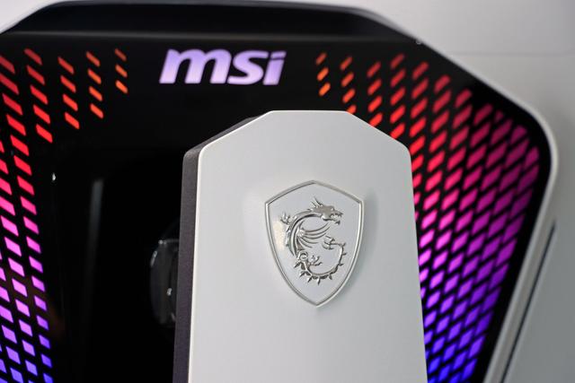 中端高性价比双模显示器——微星 MPG 274URDFW E16M 白龙
