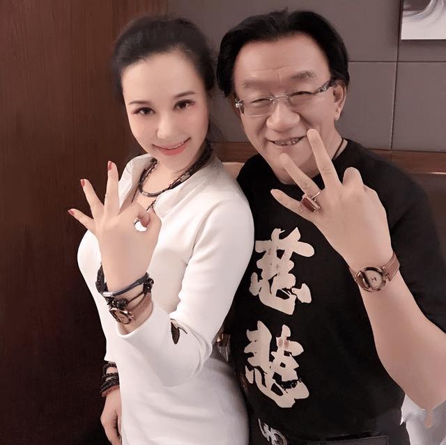 79岁侯耀华晚年凄凉！独居北京无保姆照料，家里脏乱差环境寒酸