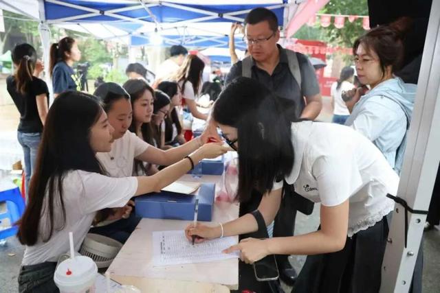 山海连城，暖心迎新！金普打卡点浪漫出圈