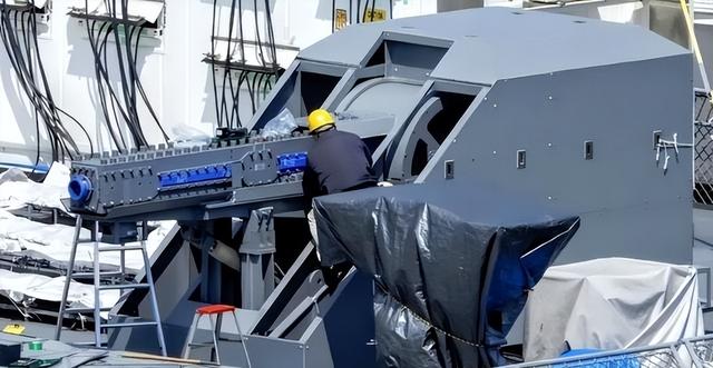 解放军终于出手	，面向日本实弹射击，连打8天，张维为：成全她