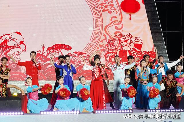偏关：非遗之夜让长城“开口讲故事”