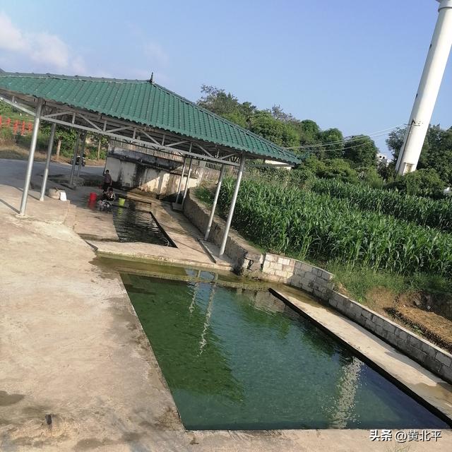 广西南宁市马山县周水村，探那马土司故地，有水上乐园还有斗牛场