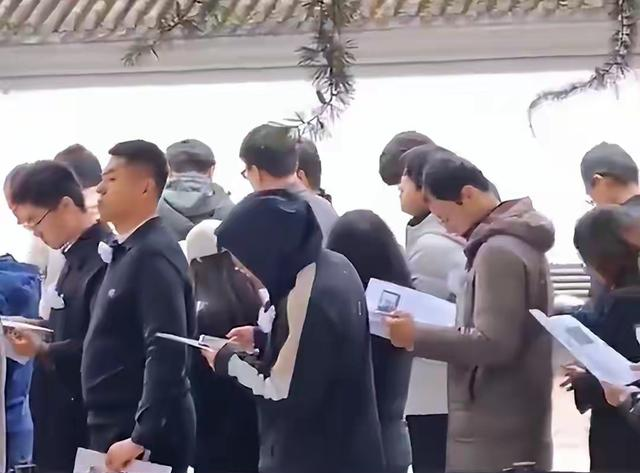 杨光宇赴八宝山送别父亲杨振宁！父亲走了，他仍会把翁帆当亲人