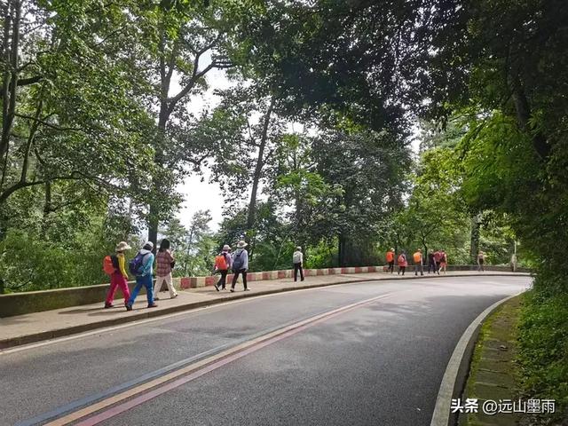 周末徒步，爬西山、走千步岩、过东风坝，我们在山水间快乐行走