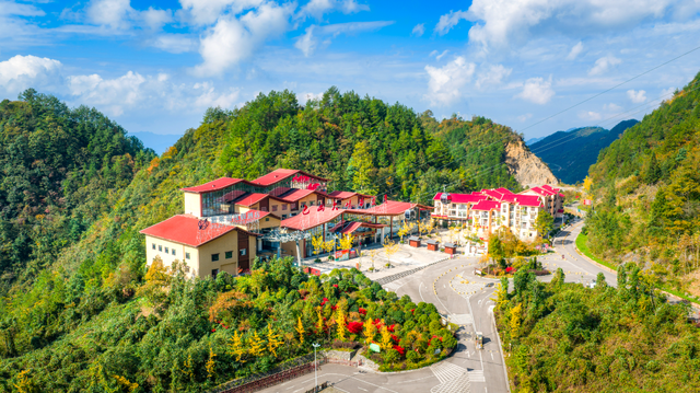 错过等一年！巴山大峡谷秋色刚开场，彩林已美成仙境！