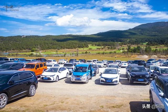 玉龙雪山有点过分,其实不用坐索道,光游客中心都能逛吃玩上一天