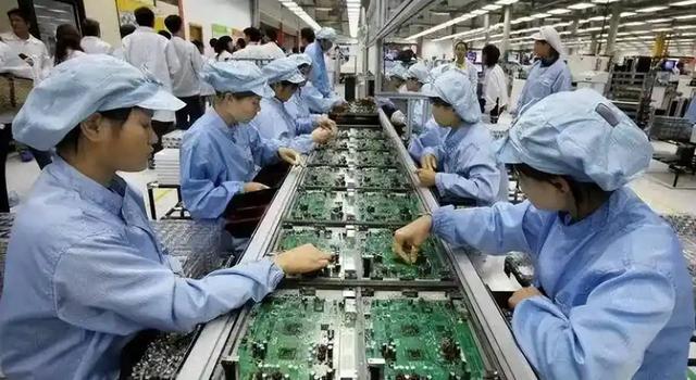 市值暴增6000亿!富士康“不喂饭”了，甩卖美国工厂回归中国