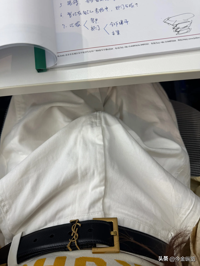 女星也难逃女装“陷阱”！尺寸谜团、反人类设计：到底在刁难谁？