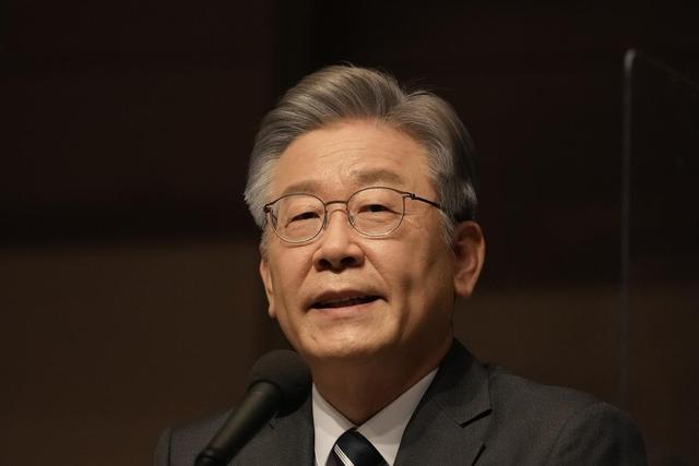 中国驻韩大使馆被砸，韩国警察冷眼旁观，李在明为何选择“沉默”