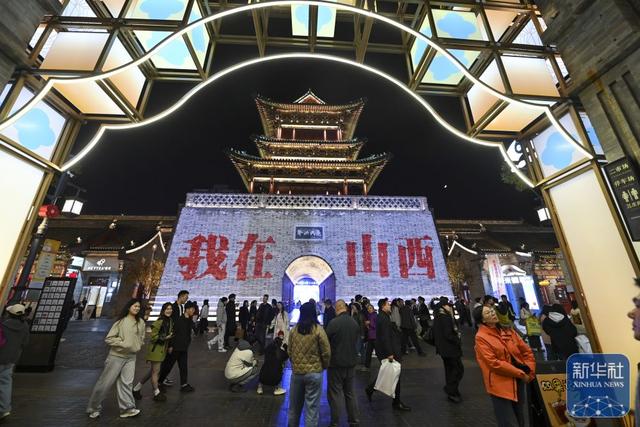 在太原钟楼街品味古今交融的烟火气