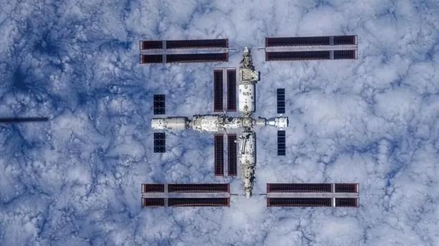 神舟二十号航天员还没返航,两款新飞船准备首飞:能去接回来吗