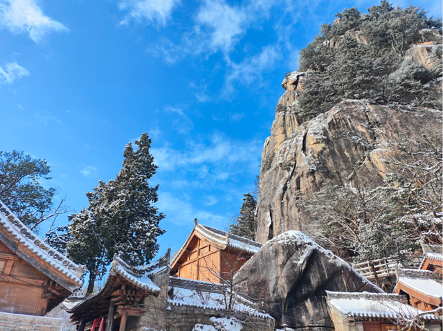 告别秋景，奔赴鸡峰山的第一场雪｜冬日旅行启动