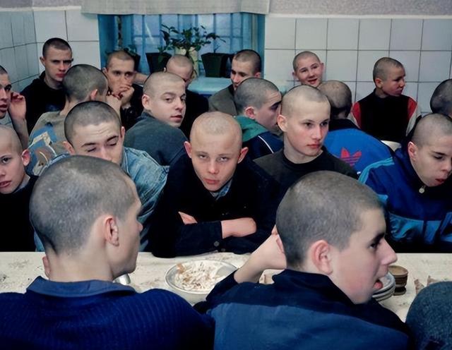 外籍重犯月内接连上演“胜利大逃亡”，公众安全沦为政治牺牲品？