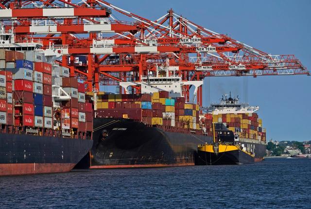 日本高官紧急访华求和，高市早苗已求锤得锤，被民众要求下台谢罪