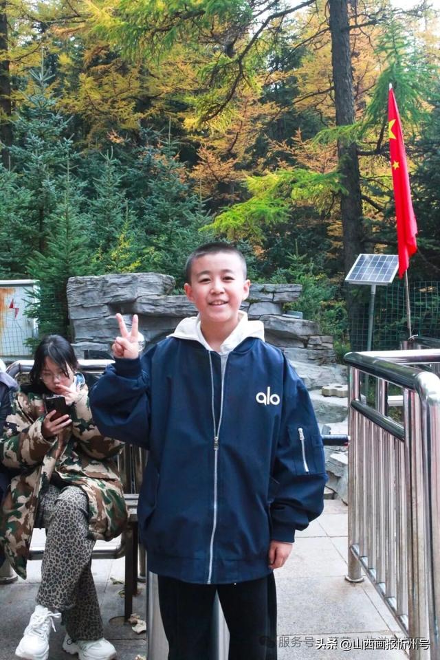 宁武芦芽山旅游度假区：国庆假期人气爆棚 红色氛围与秋日风光引客来