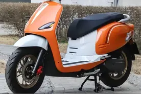 谁说125踏板不香了？实测猎变小肥鹅：油耗1毛7，续航247km！图片