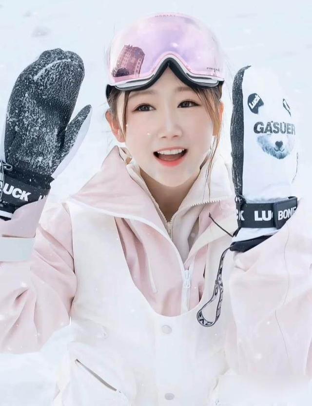 27岁声播主播猝逝虚拟陪伴背后的健康危机师父最后手写春意成绝唱