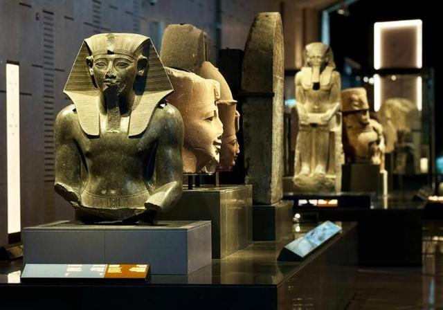 震撼亮相！大埃及博物馆成“第四金字塔”，图坦卡蒙金棺惊艳现世