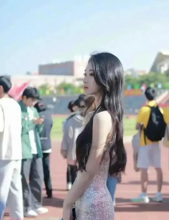 厦门校花生图惊艳全网！网友惊叹蟾宫玉兔落凡尘！是仙女下凡了