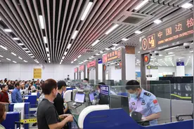 超15.5万人次！“三月三”期间广西边检口岸迎出入境客流高峰图片