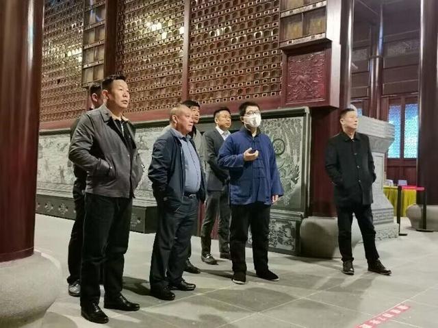 释永信家庭情况：大哥开武校，四弟已出家，母亲和二哥一起生活