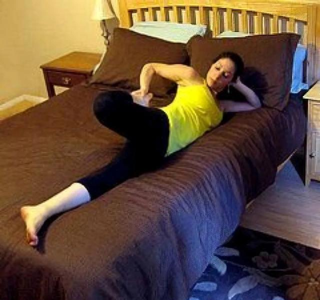 人民日报推荐的6个瑜伽动作，帮你治失眠、减压，简单有效！