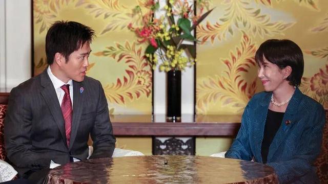 高市强行贴上来，日本死缠烂打要求中日会晤，中方被逼喊出2个字