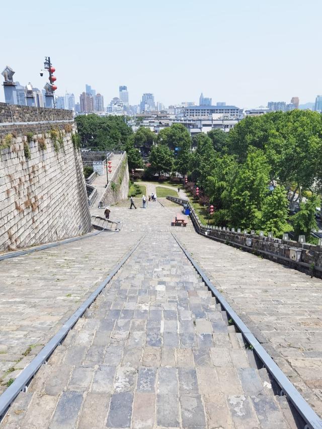 世界上只有中国江苏省南京市才有的全球 “独一无二的10大奇景”