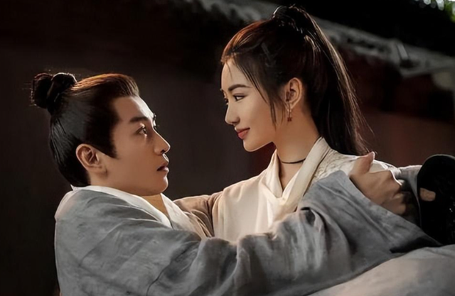 与陈晓闪婚领证传闻真相大白1个多月，毛晓彤近况曝出，并不意外