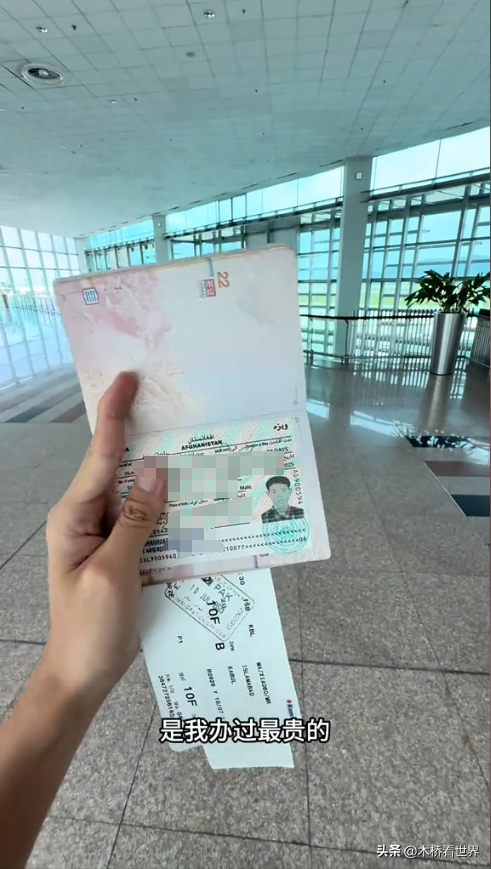 中国小伙游阿富汗，被贫民窟孩子扔石头砸中裆部，终靠塔利班脱困