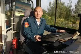 【学生丢失笔记本电脑 细心车长捡到归还】图片