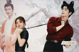 笑不活了，张凌赫赵今麦合体，营业撒糖，网友却在疯狂玩牛牛梗图片