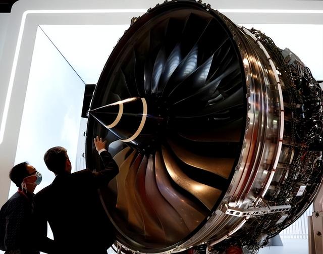 绝不向中国低头！宁愿裁员9000人公司破产，也不接受中国的帮助？