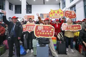 秦巴山区“点对点”务工专列开行26年再出发图片