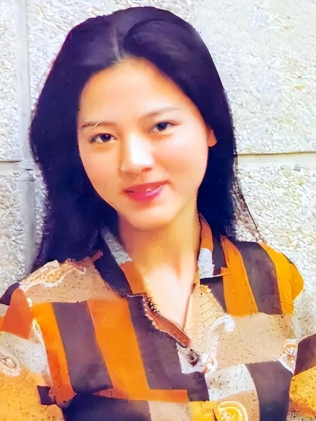 难怪王扶林导演非要把她“化丑”，当年的她漂亮到欧阳奋强不敢看