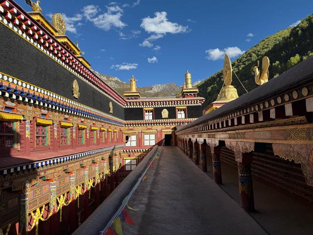 【秋驾长江】前后爆胎+德格印经院+更庆寺